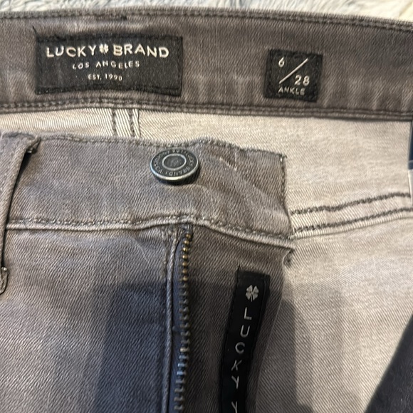 BRAND NEW! Lucky brand women’s jeans. - Picture 6 of 6
